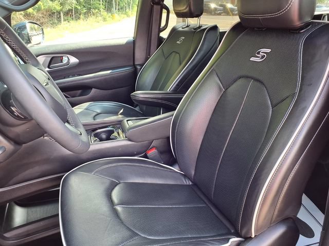 Used 2026 Chrysler Pacifica Limited w/ S Appearance Package FWD image 3