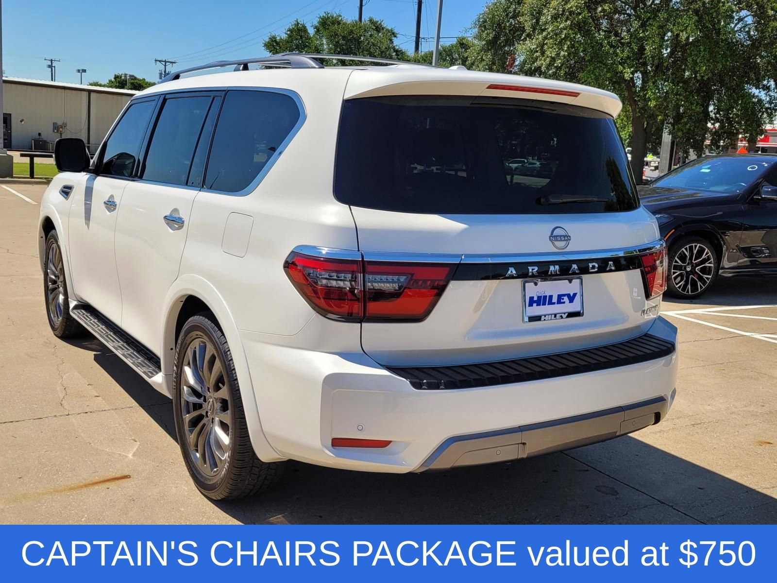 Used 2023 Nissan Armada Platinum w/ Captain's Chairs Package RWD image 3