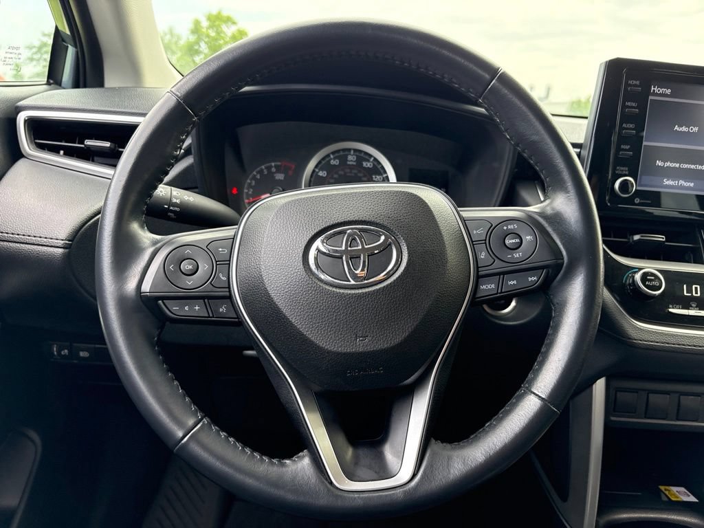 Used 2022 Toyota Corolla Cross LE AWD/4WD image 15