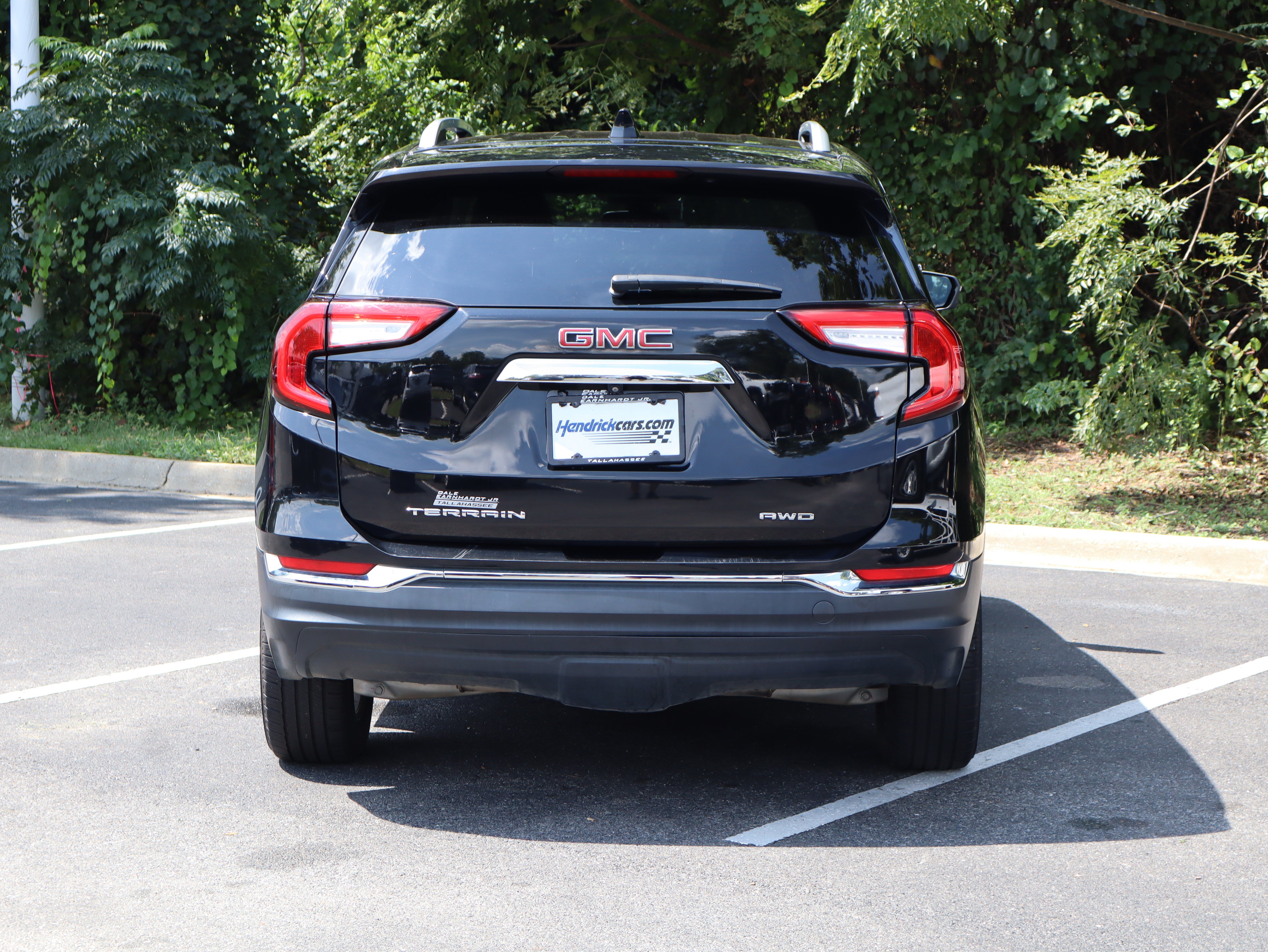Used 2024 GMC Terrain SLT AWD/4WD image 9