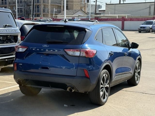 Used 2022 Ford Escape SE w/ SE Sport Appearance Package FWD image 4