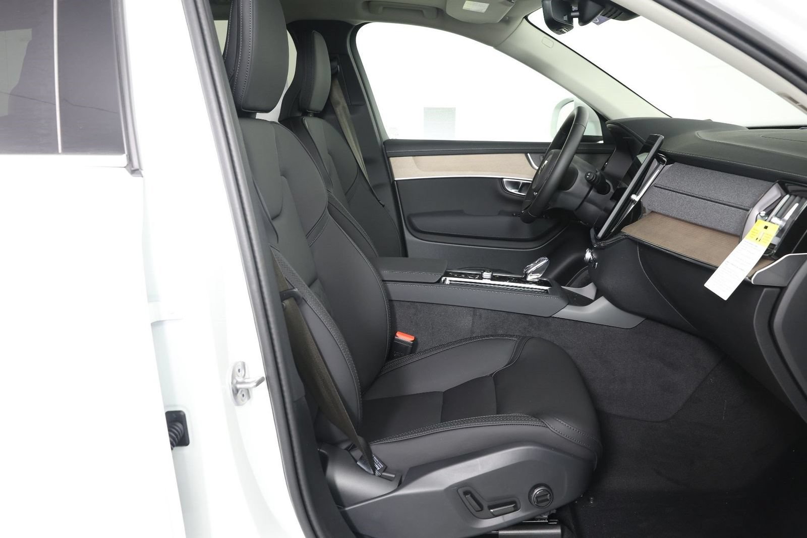 New 2026 Volvo XC90 T8 Plus w/ Protection Package AWD/4WD image 10