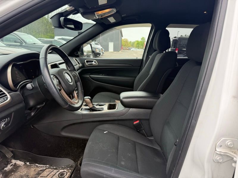 Used 2017 Jeep Grand Cherokee Laredo AWD/4WD image 10