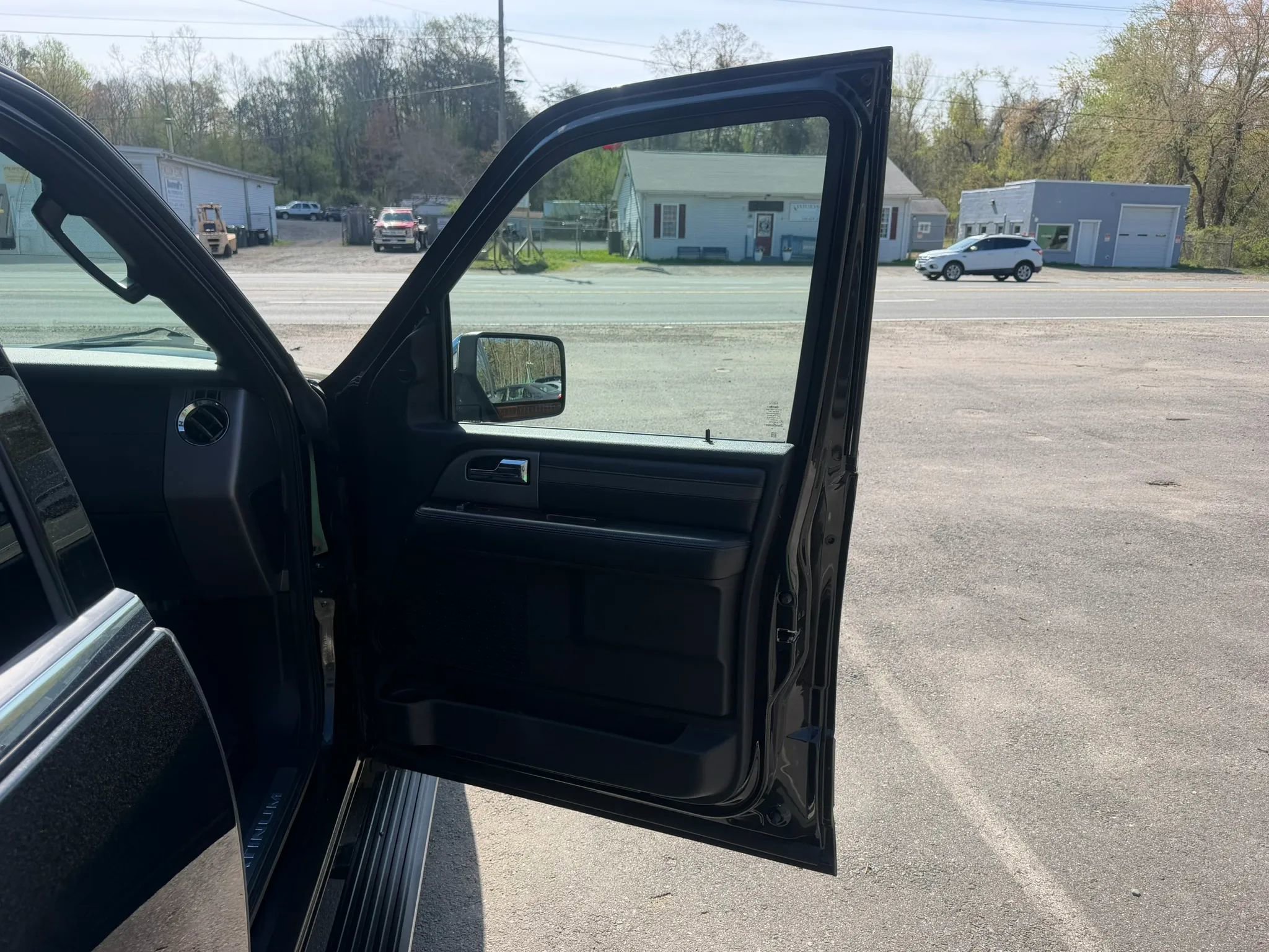 Used 2015 Ford Expedition Platinum image 18