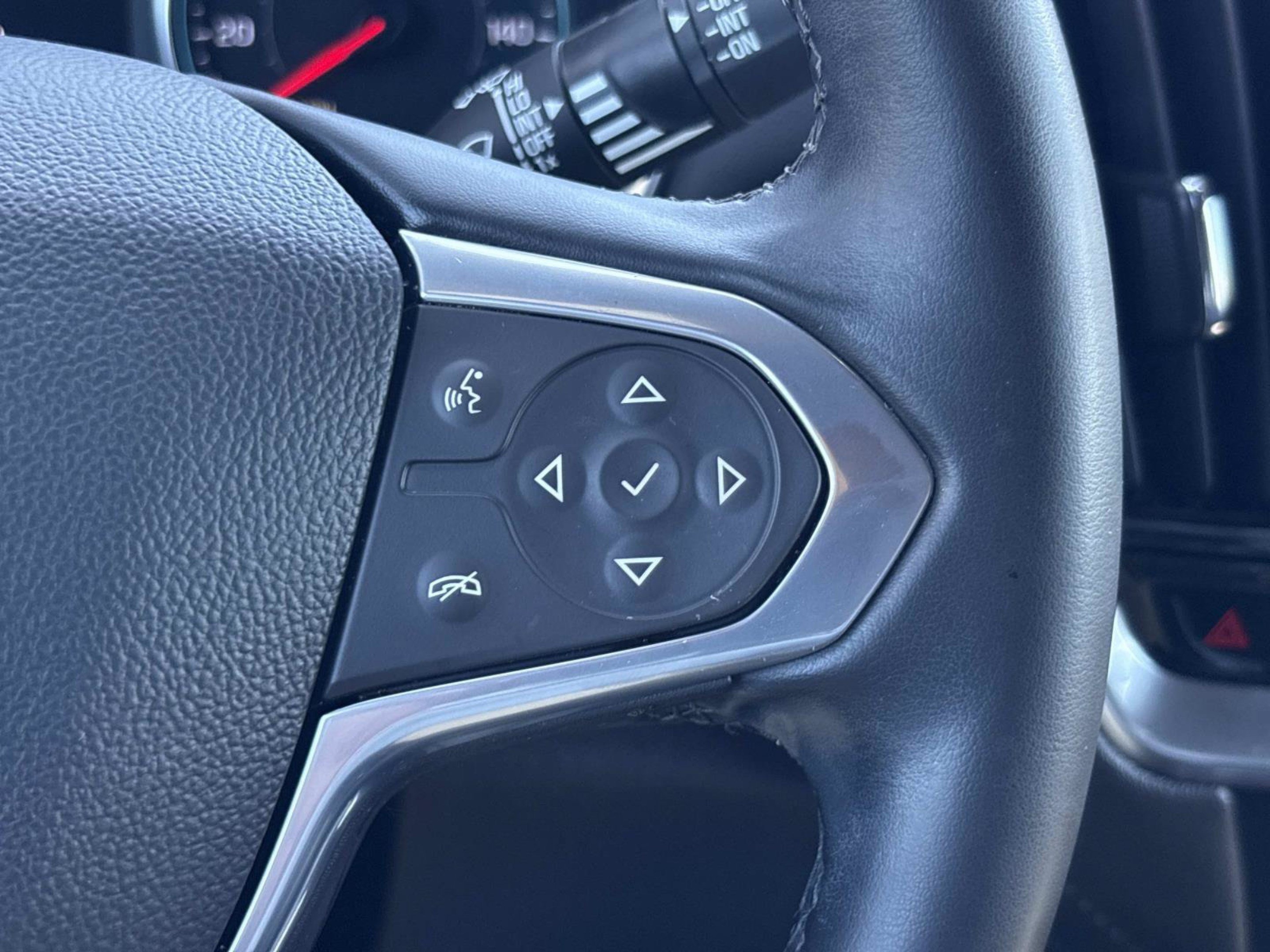 Used 2023 Chevrolet Traverse LT FWD image 27