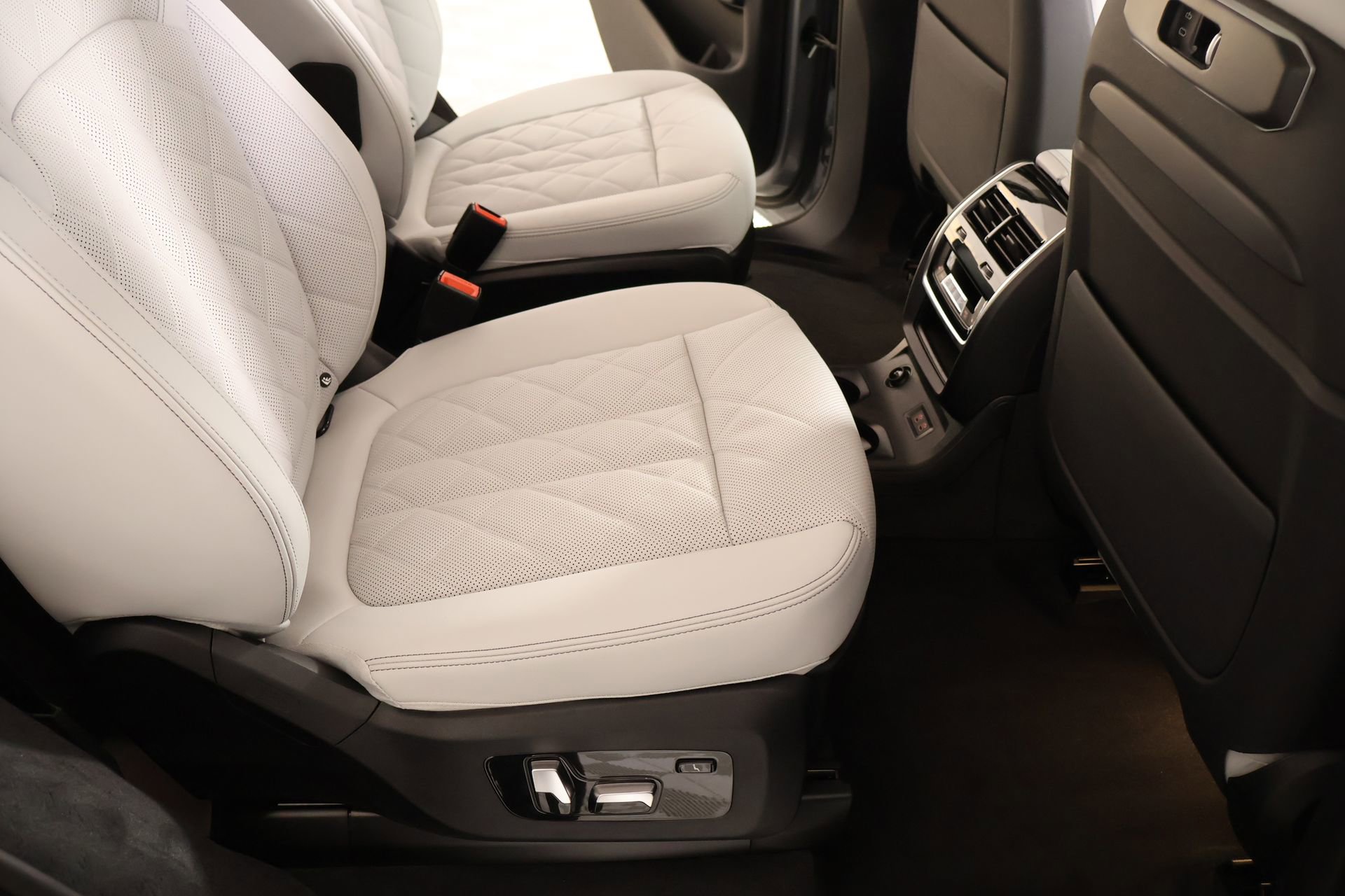 New 2026 BMW X7 xDrive40i w/ M Sport Package image 15