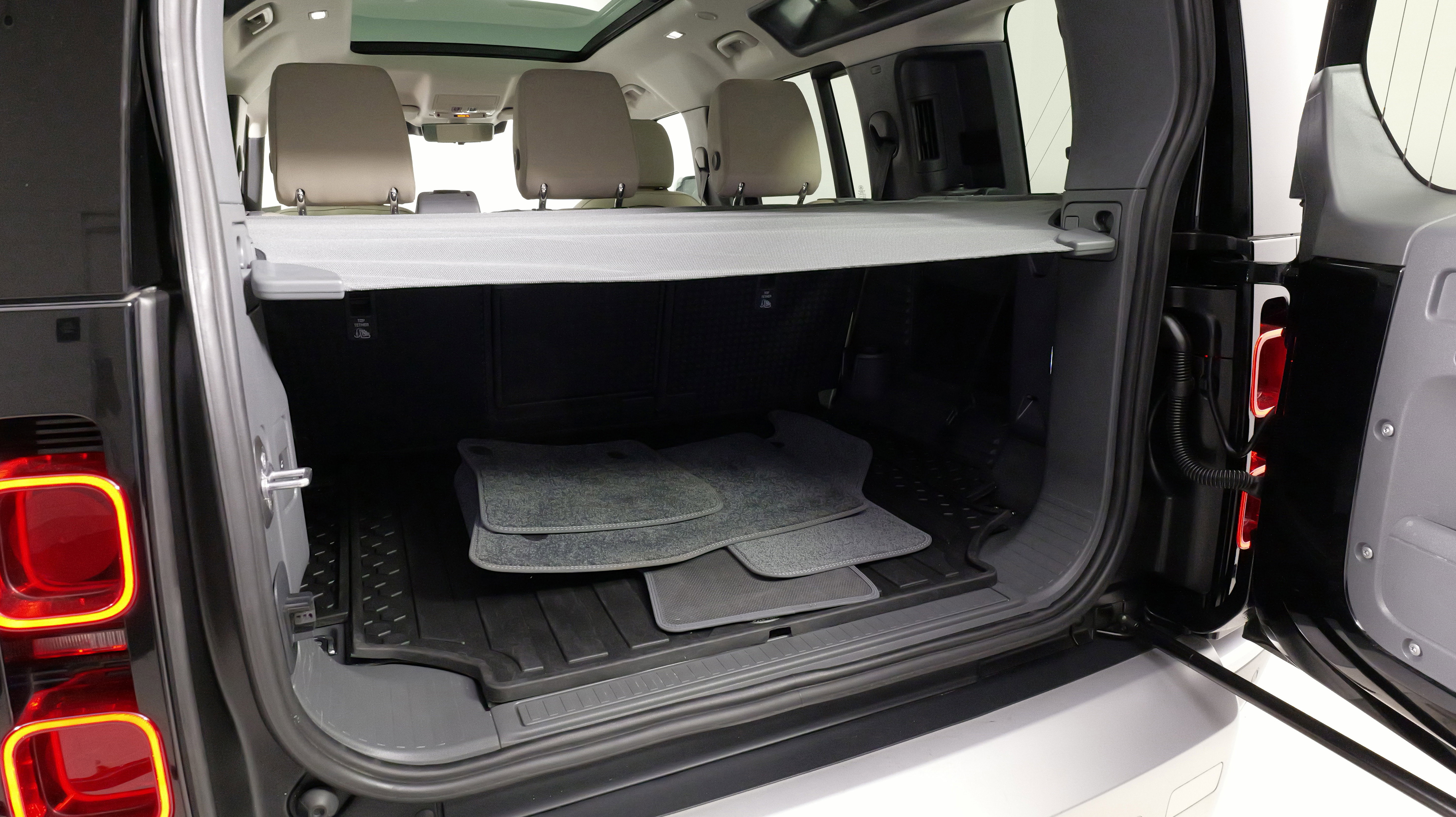 Used 2022 Land Rover Defender 110 SE image 61