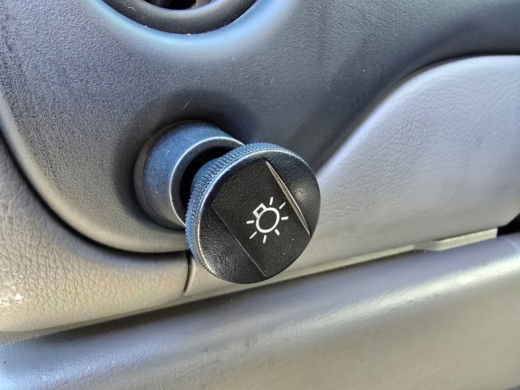 Used 2002 Ford E-250 and Econoline 250 E-250 image 19