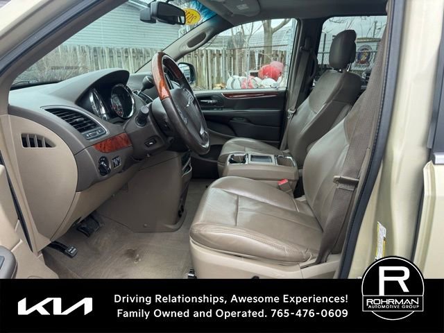 Used 2012 Chrysler Town & Country Limited w/ Luxury Group image 9