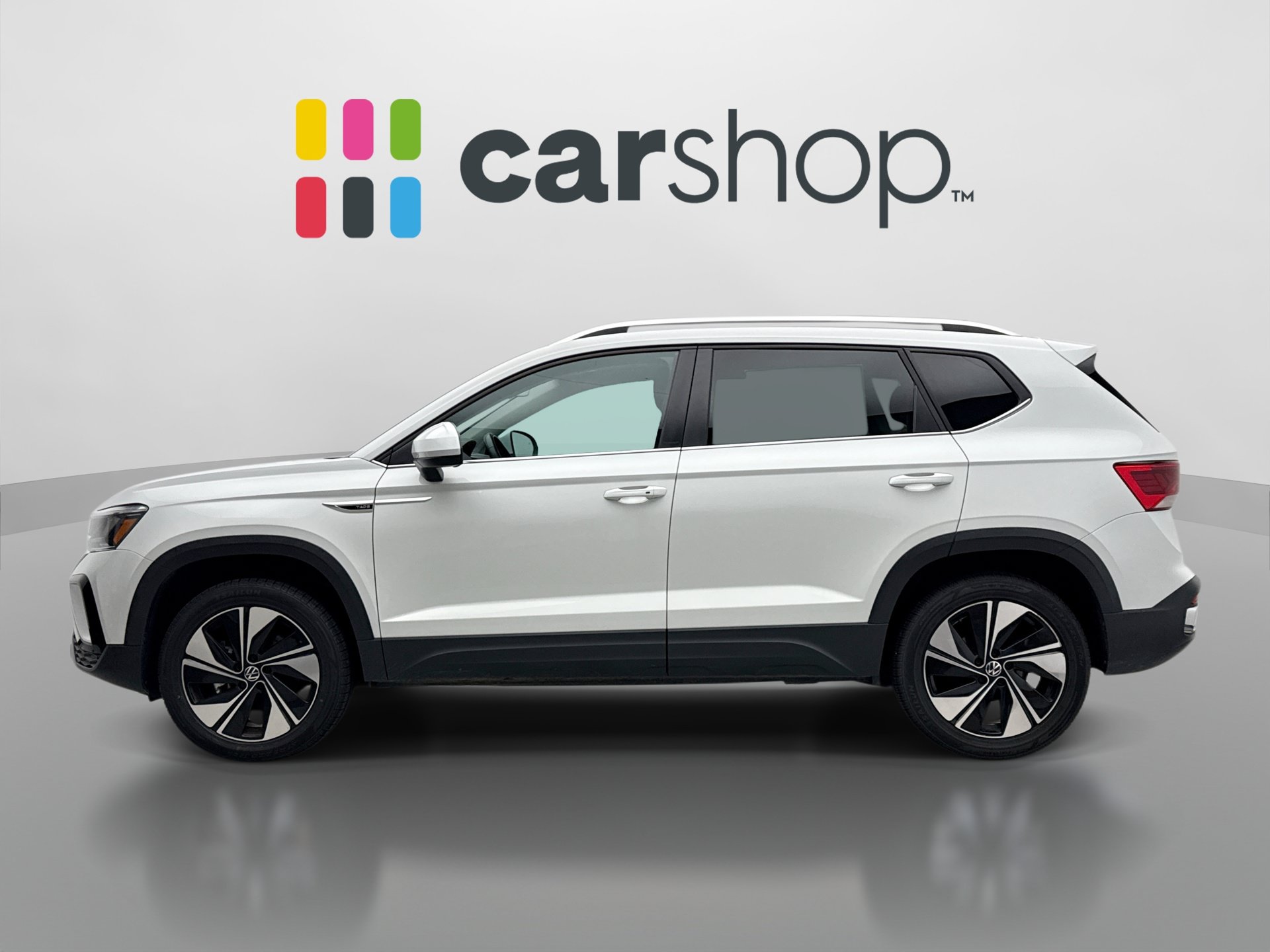 Used 2024 Volkswagen Taos SE AWD/4WD image 2