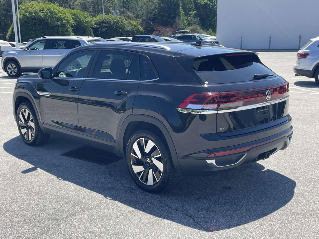 Used 2026 Volkswagen Atlas Cross Sport SE w/ Panoramic Sunroof Package FWD image 4