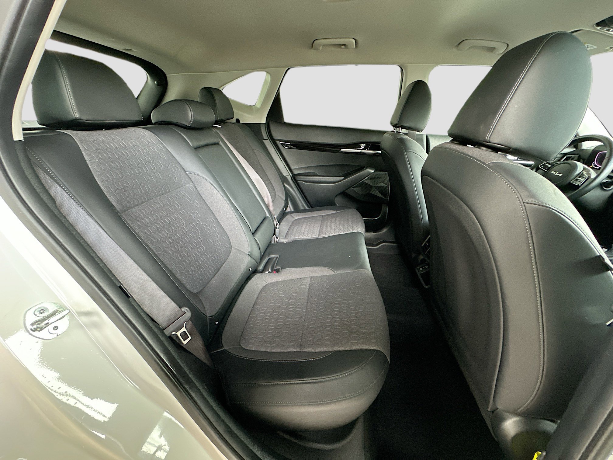 Used 2025 Kia Seltos S image 26