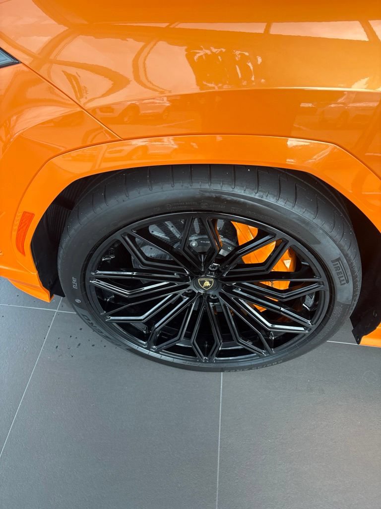 Used 2025 Lamborghini Urus SE AWD/4WD image 9