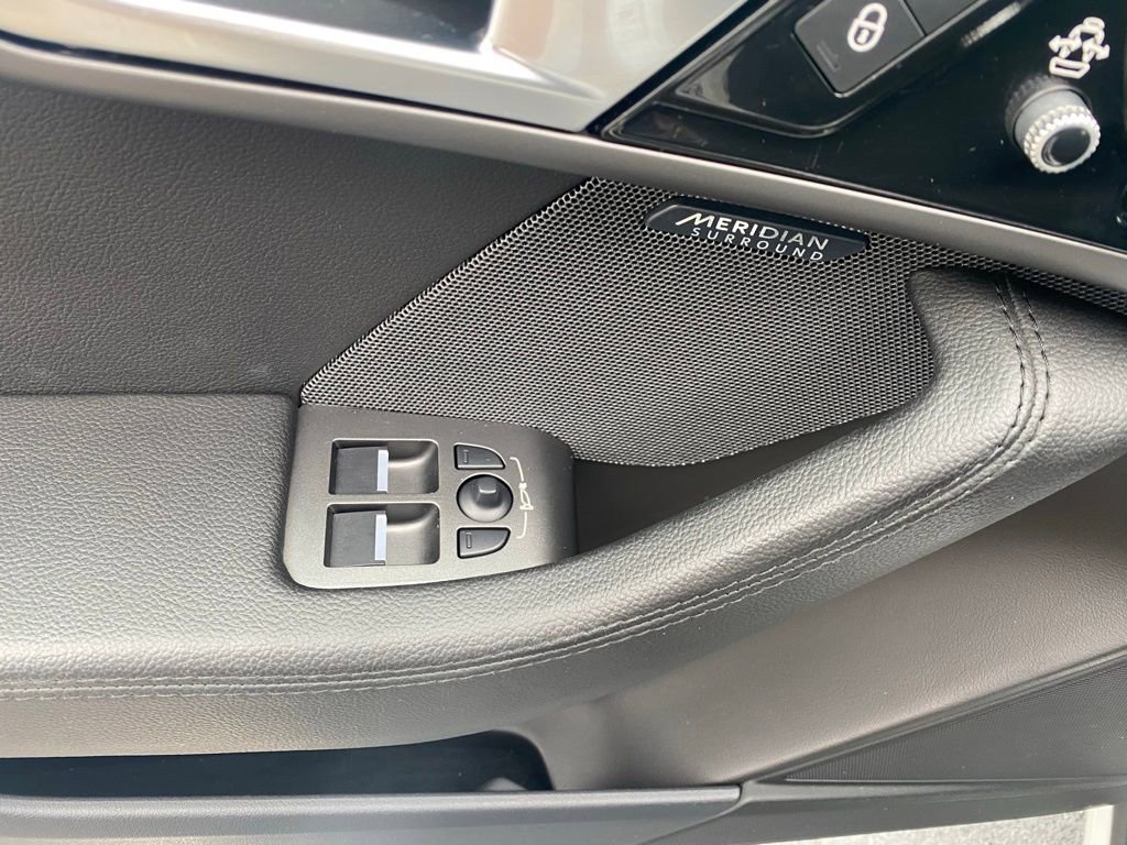 Used 2016 Jaguar F-TYPE Convertible image 11