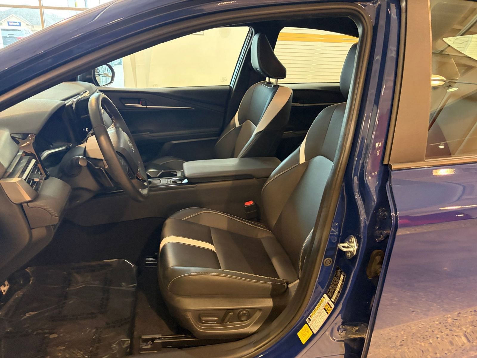 Used 2025 Toyota Camry SE image 28