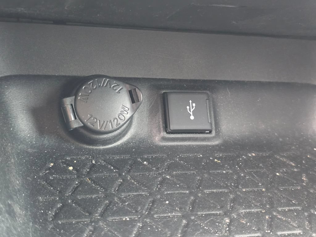 Used 2021 Toyota RAV4 LE AWD/4WD image 24