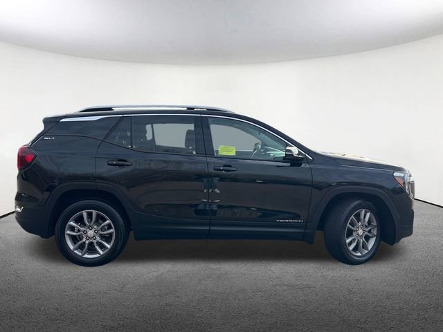 Used 2024 GMC Terrain SLT image 15