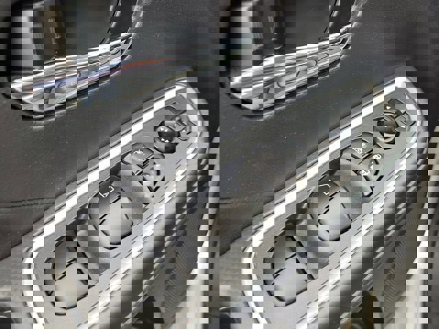 Used 2024 Nissan Versa SR w/ Trunk Package image 28