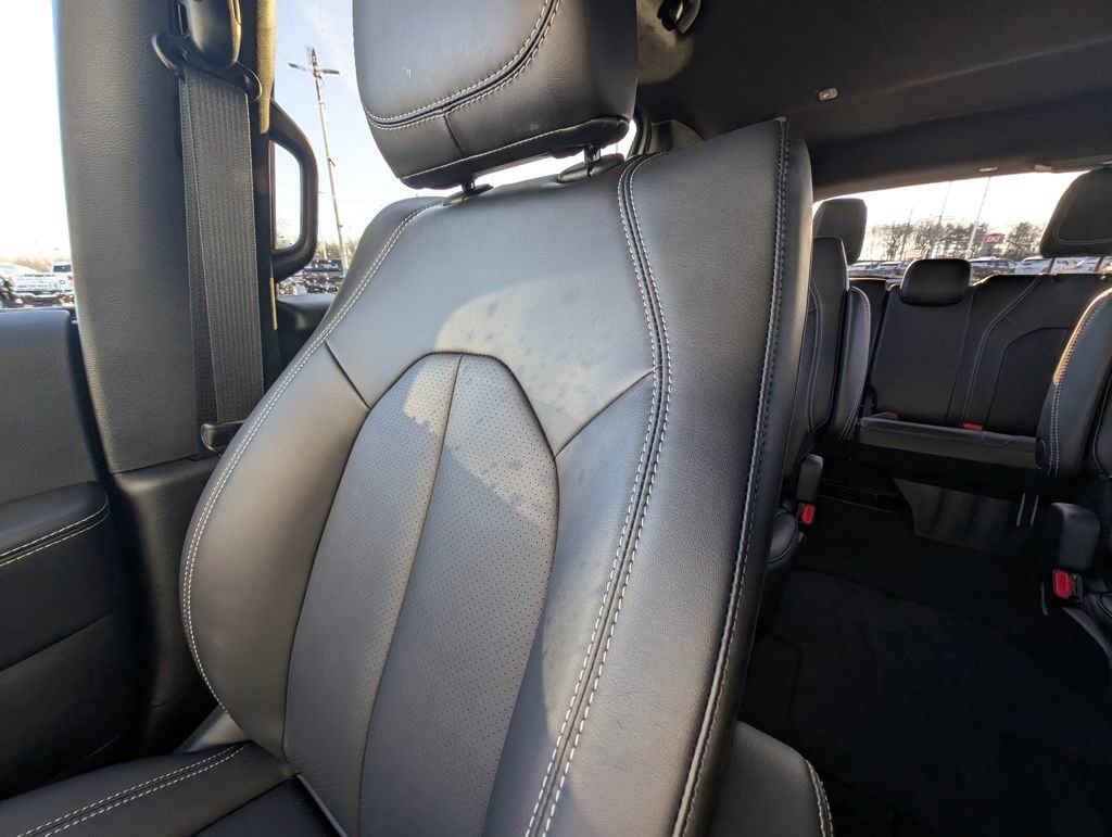 New 2026 Chrysler Pacifica Select image 12