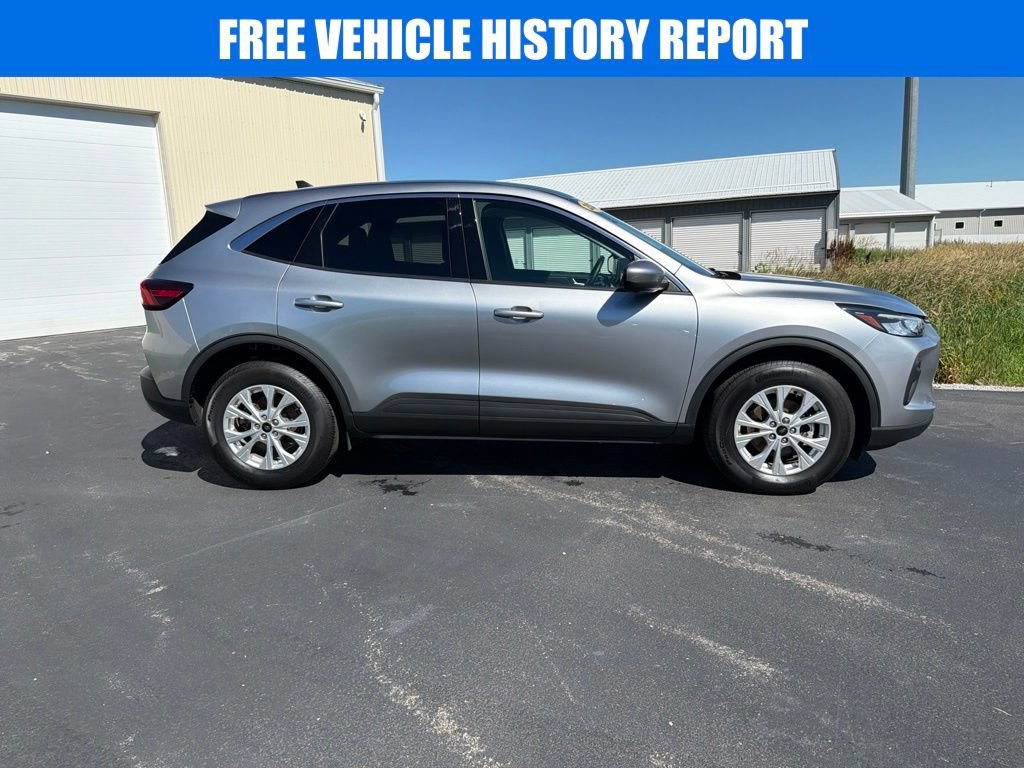 Used 2024 Ford Escape Active w/ Tech Pack #2 AWD/4WD image 3