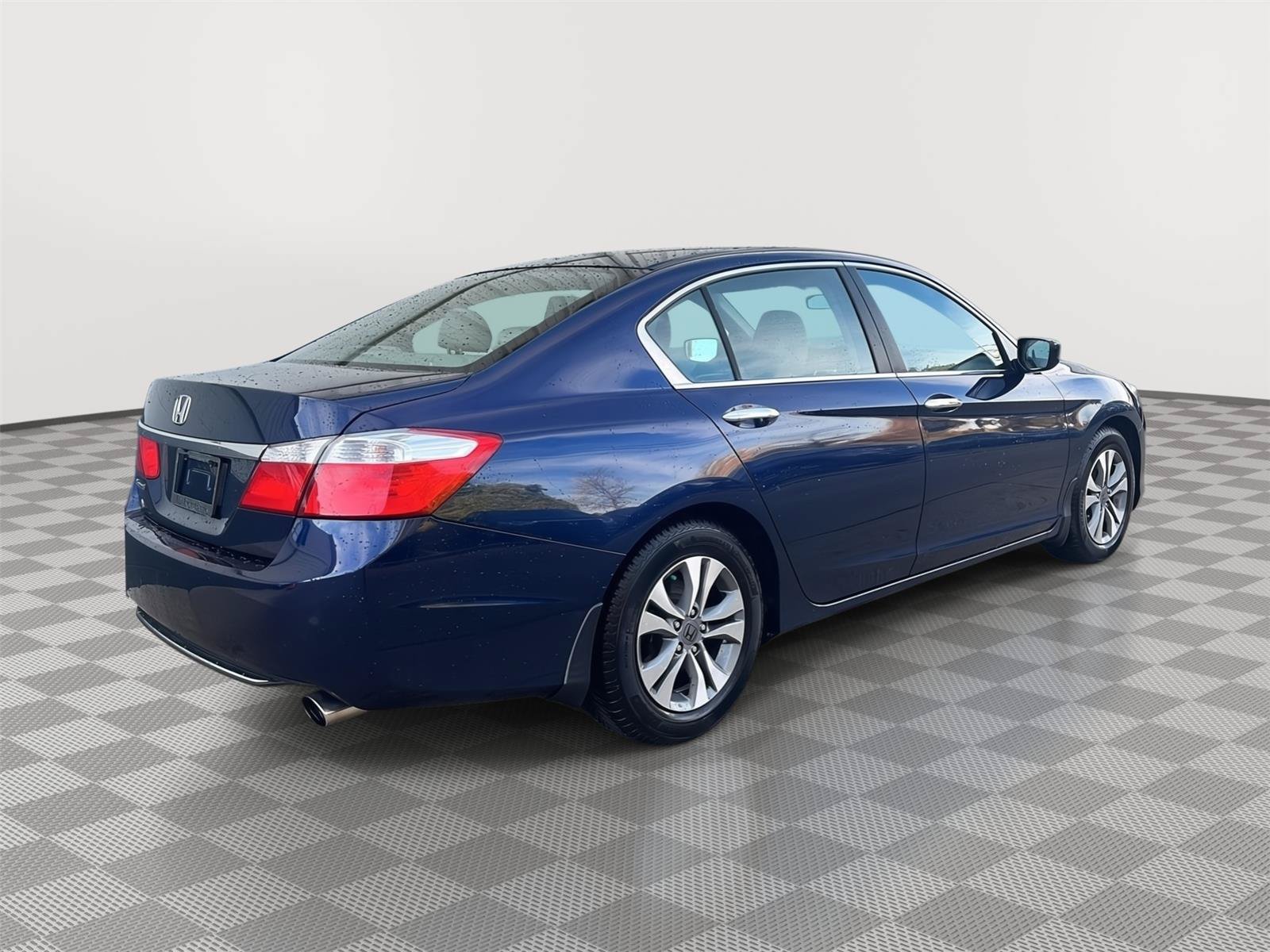 Used 2015 Honda Accord LX image 27