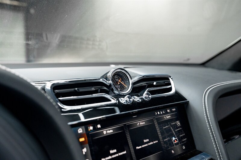 Used 2024 Bentley Bentayga AWD/4WD image 34