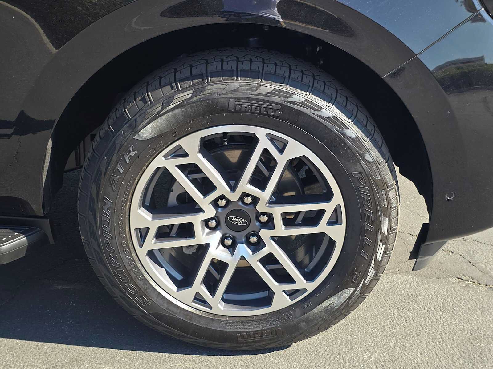 Used 2025 Ford Expedition Active AWD/4WD image 9