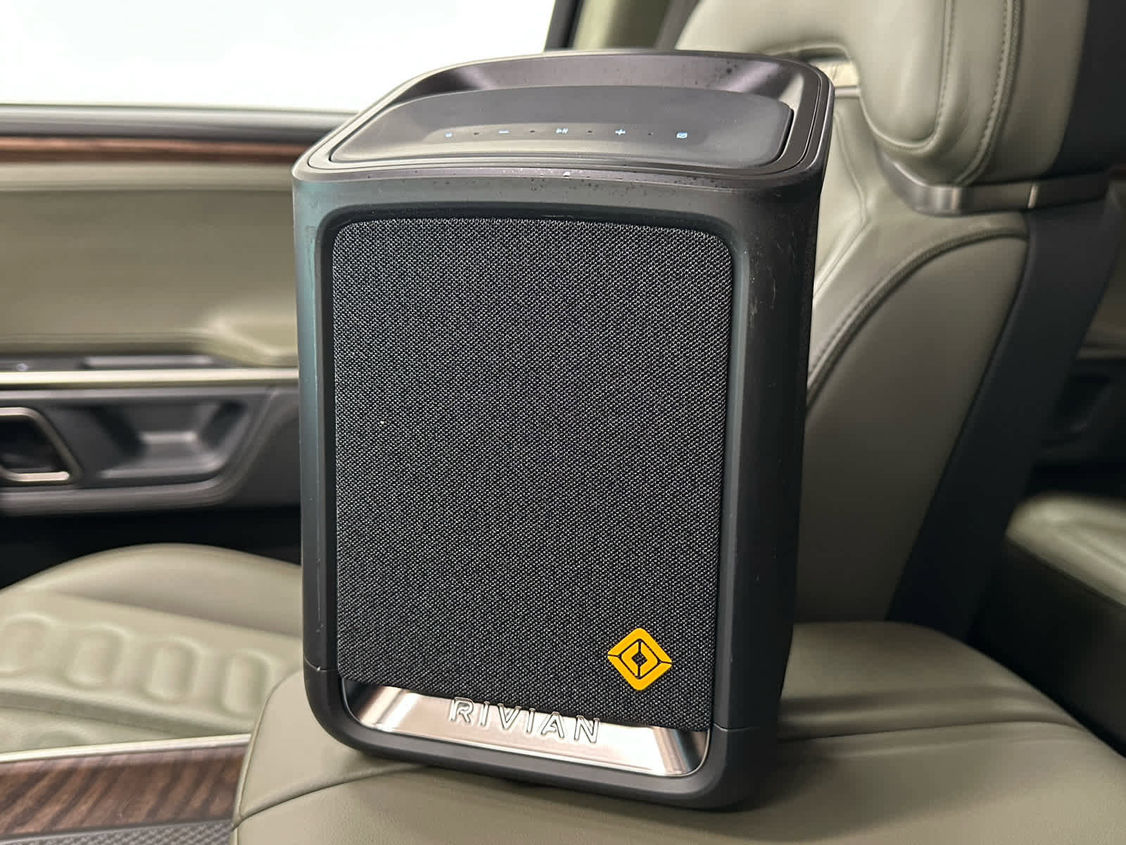 Used 2024 Rivian R1S Adventure image 31