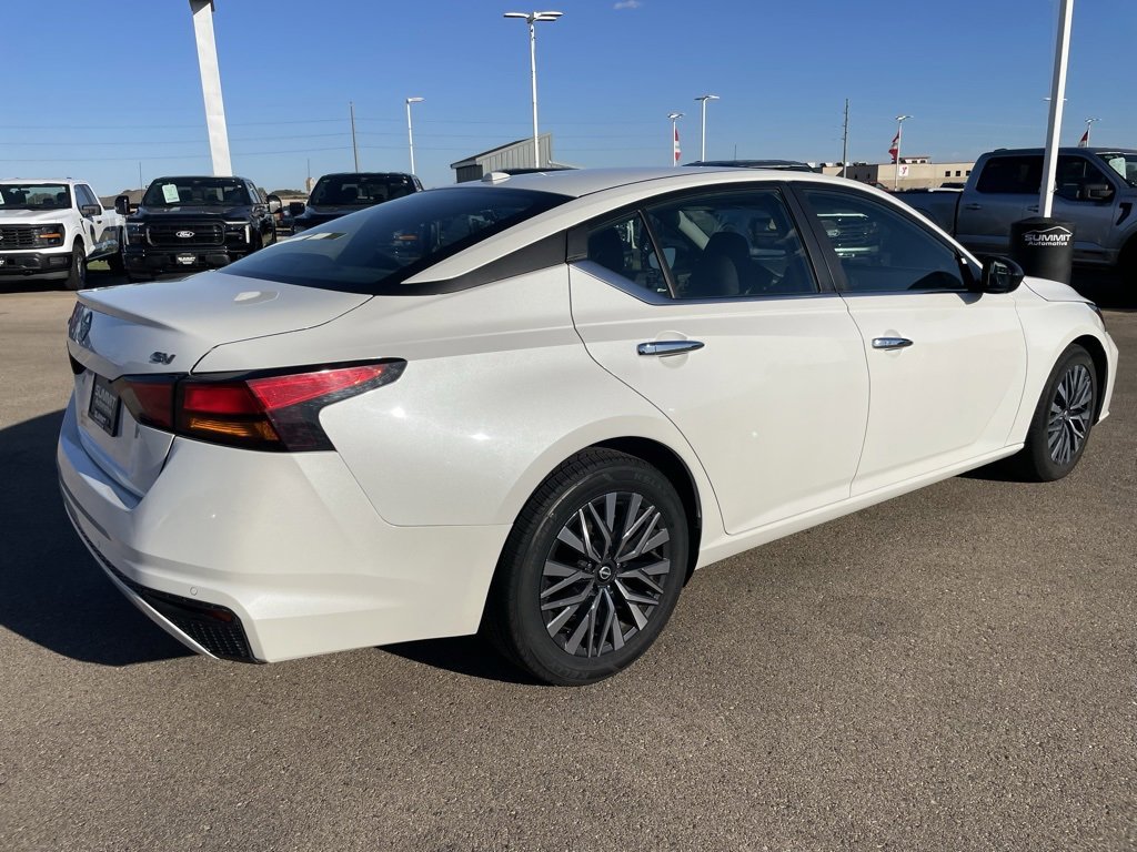 Used 2024 Nissan Altima 2.5 SV image 4