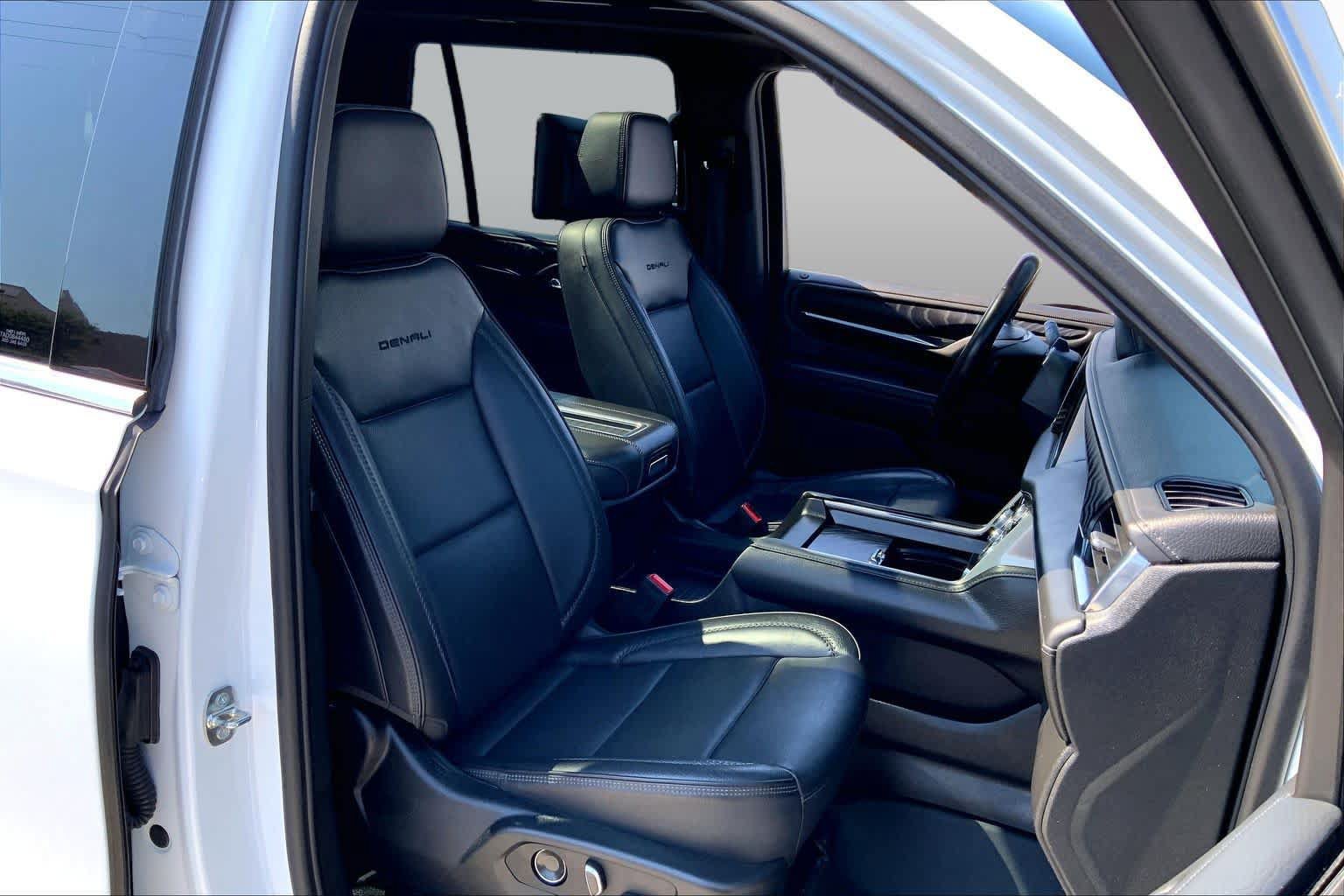 Used 2023 GMC Yukon Denali w/ Denali Reserve Package AWD/4WD image 9