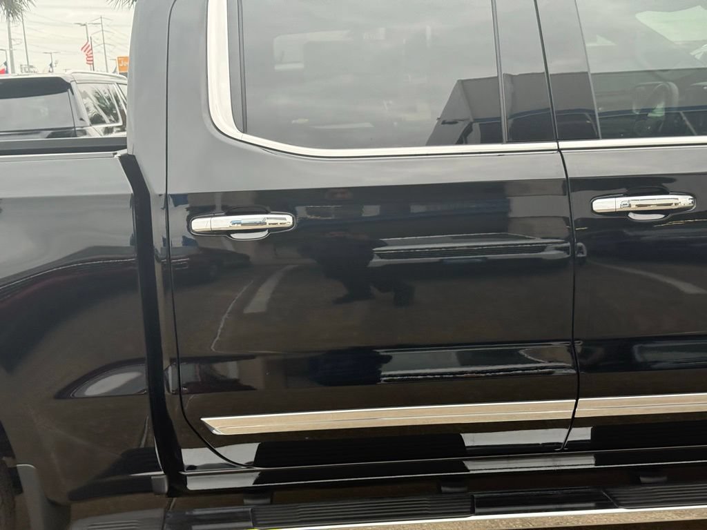 Used 2026 Chevrolet Silverado 1500 High Country w/ Technology Package RWD image 9