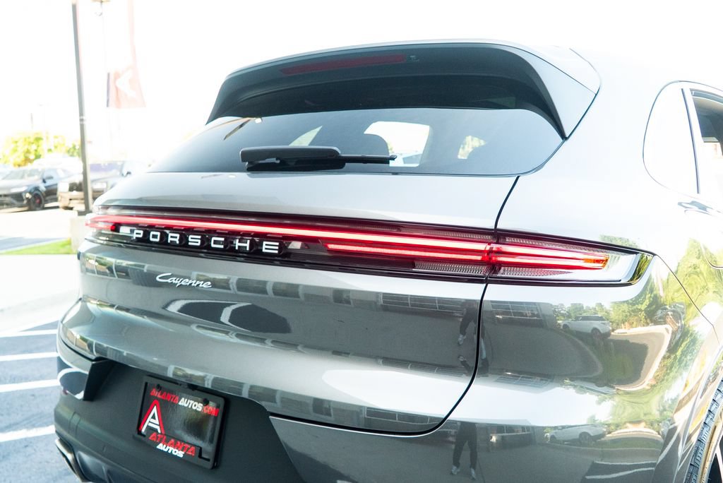 Used 2024 Porsche Cayenne AWD/4WD image 14