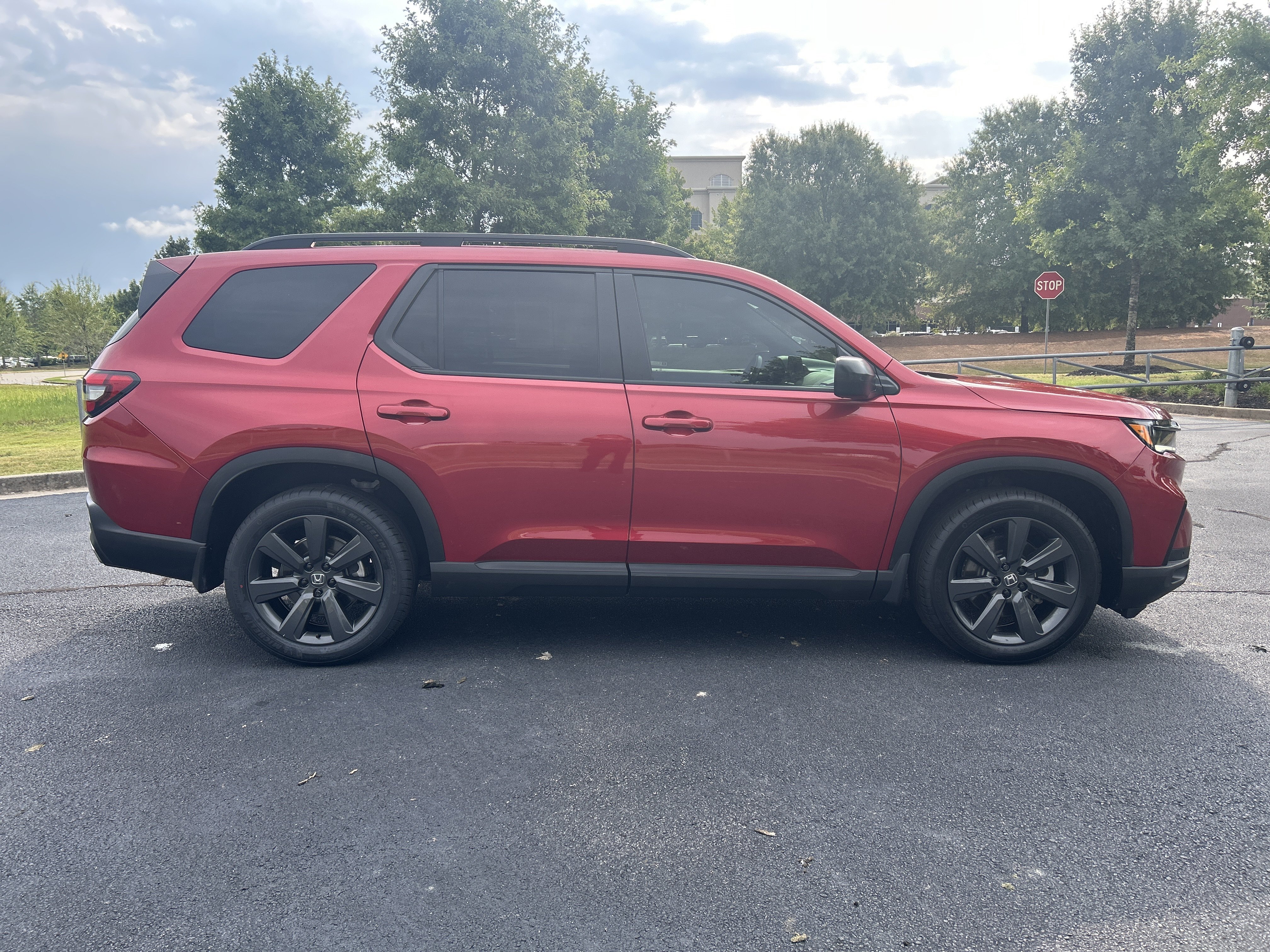 Used 2025 Honda Pilot Sport image 10