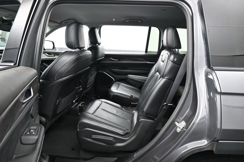 Used 2022 Jeep Grand Cherokee L Limited RWD image 32