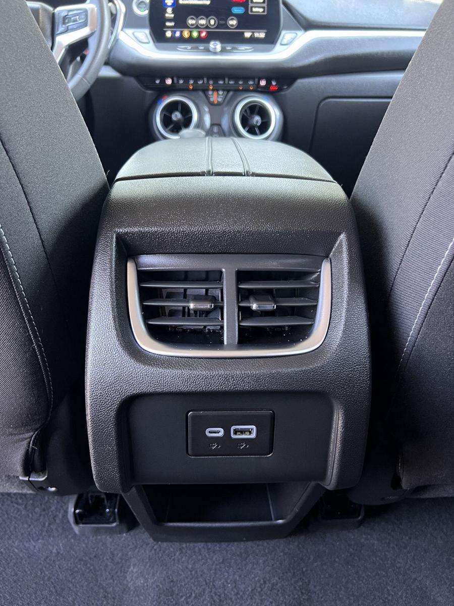 Used 2024 Chevrolet Blazer LT w/ Convenience Package FWD image 17