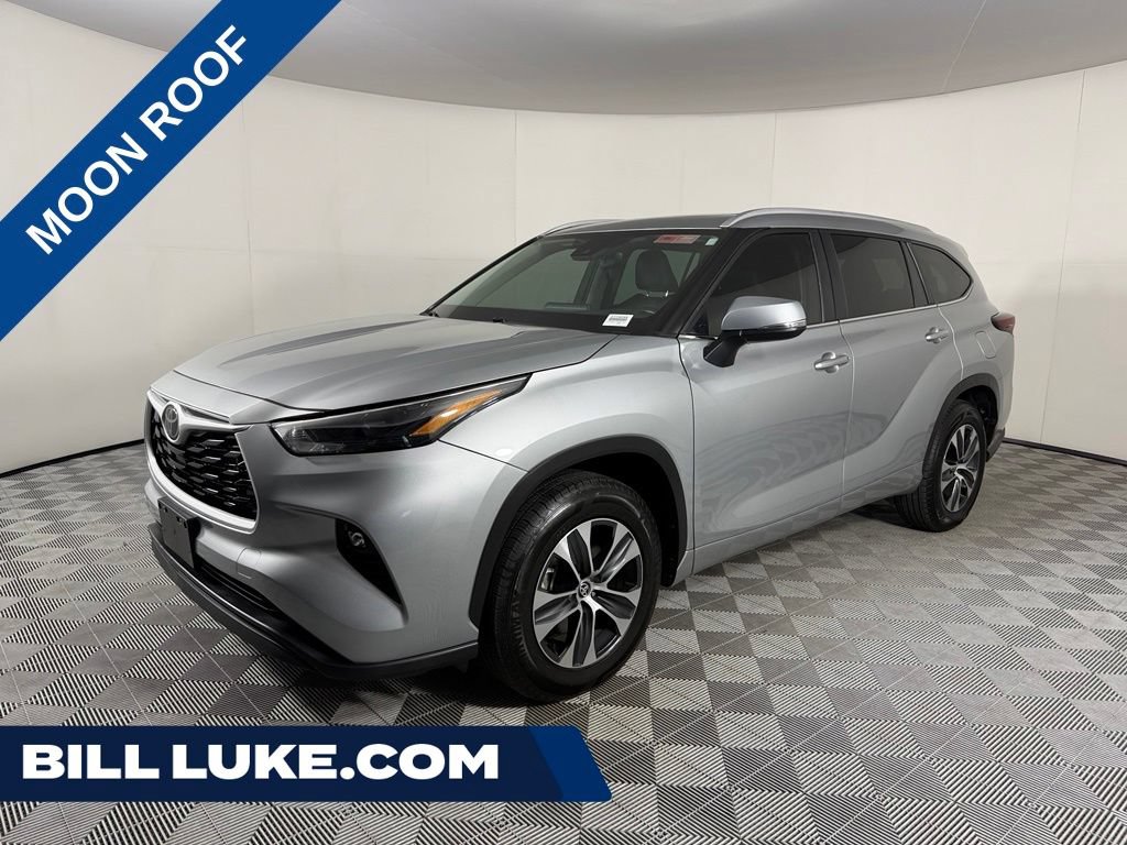 Used 2025 Toyota Highlander XLE FWD image 1