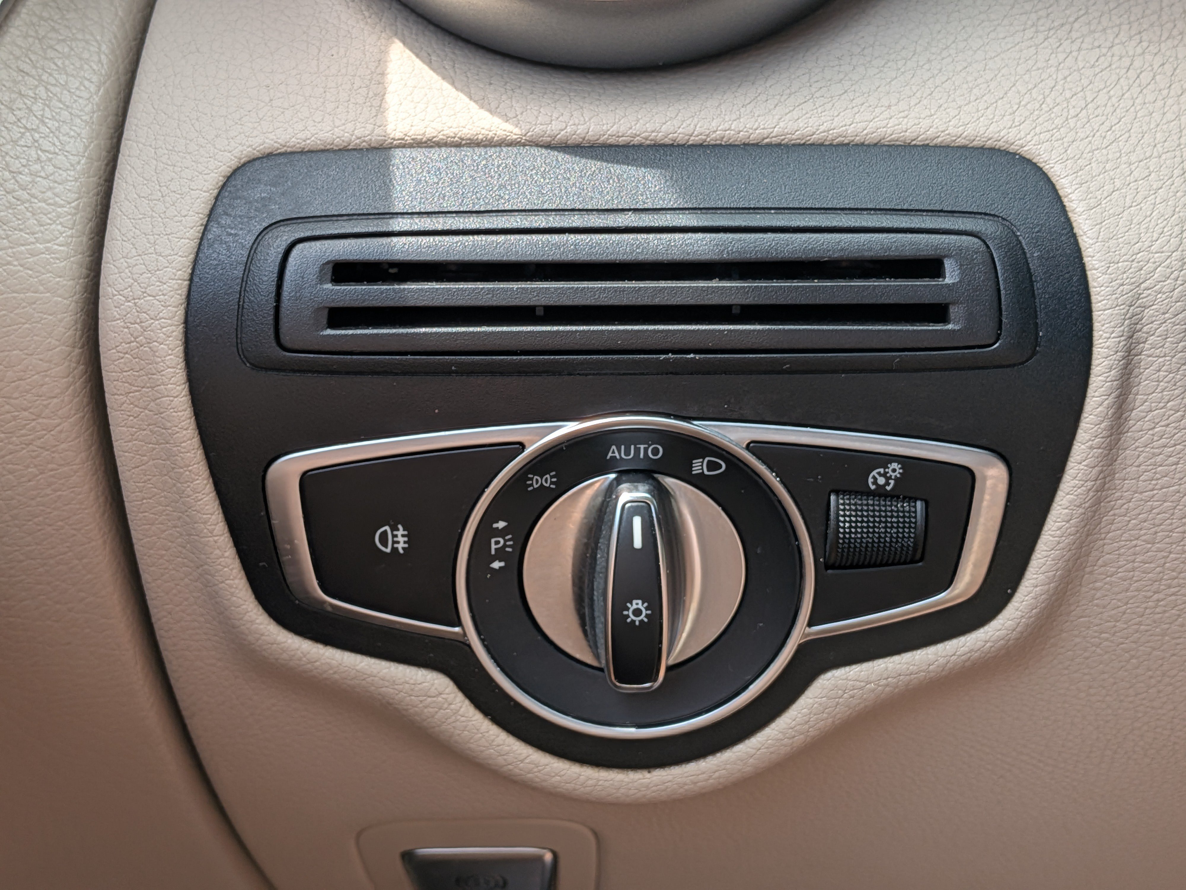 Used 2019 Mercedes-Benz GLC 300 image 24