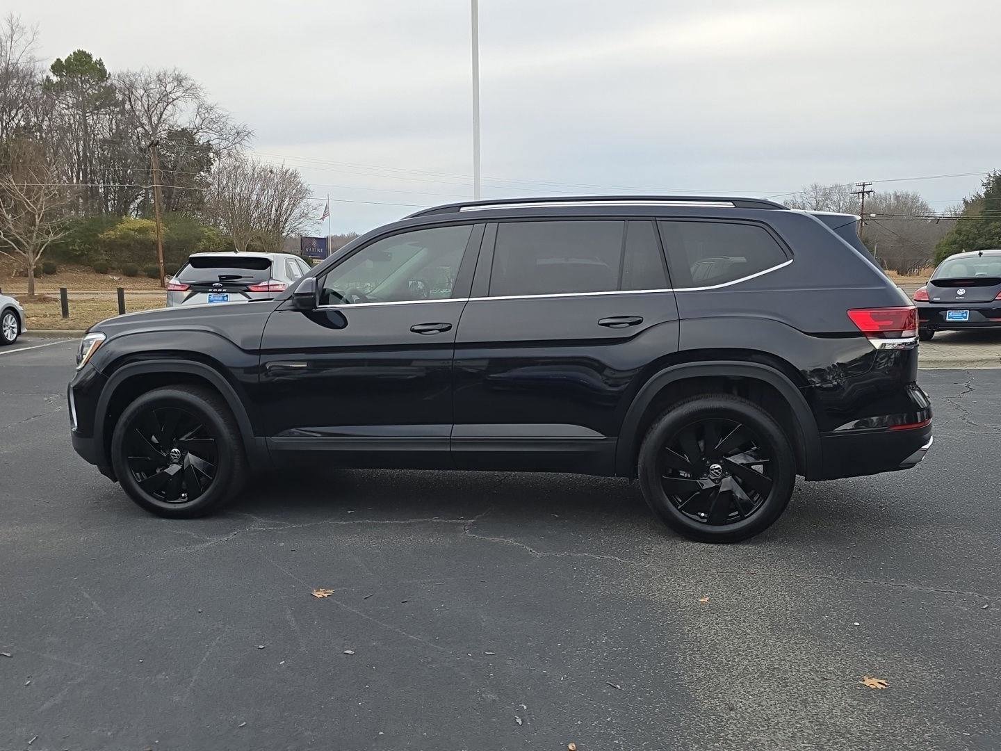 Certified 2025 Volkswagen Atlas SE image 9