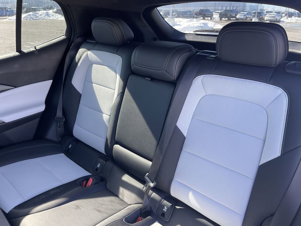 Used 2025 Chevrolet Equinox EV LT image 36