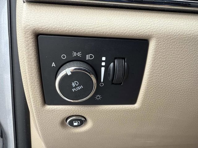 Used 2018 Jeep Grand Cherokee Overland image 31