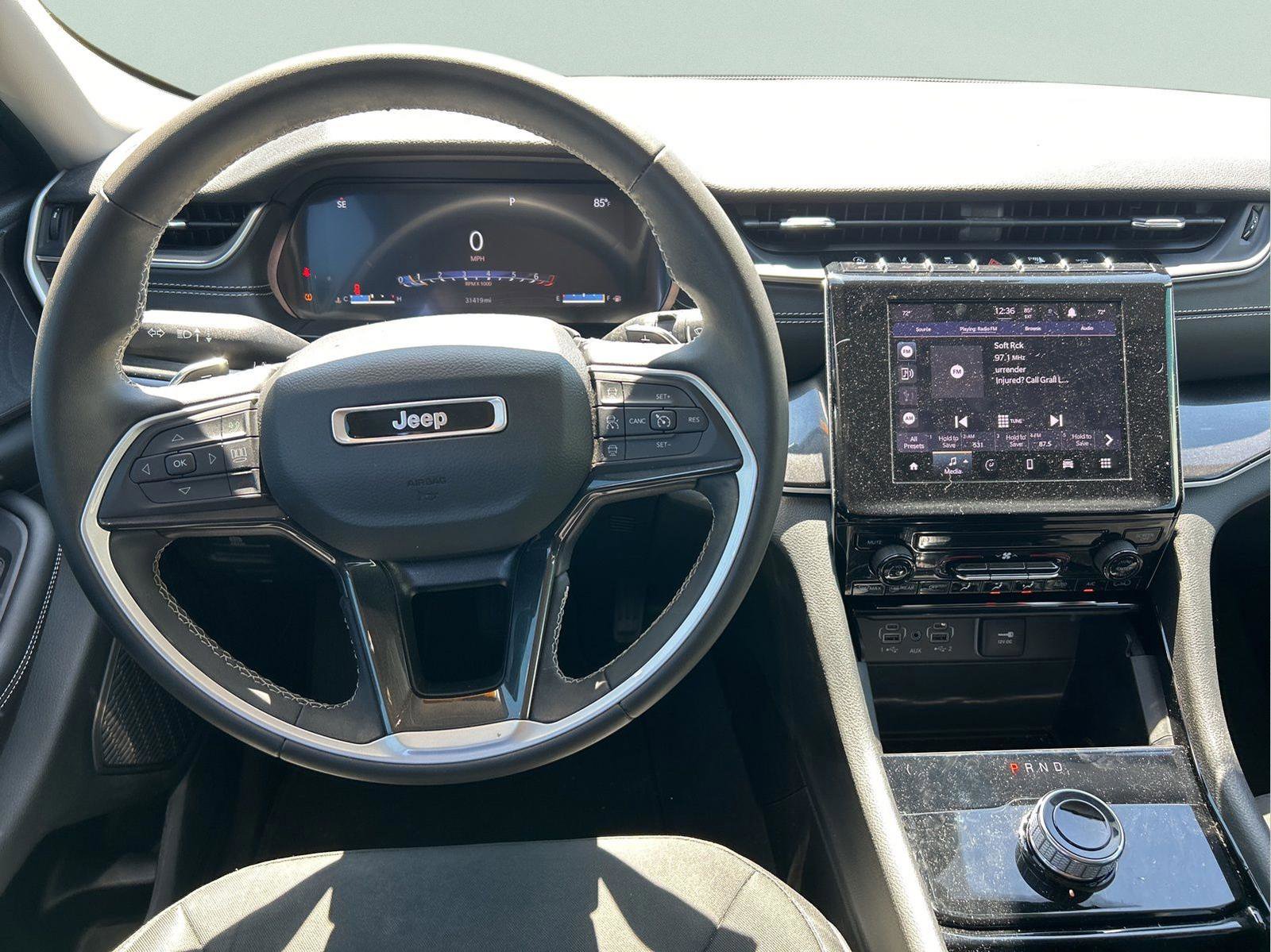 Used 2023 Jeep Grand Cherokee Laredo image 23