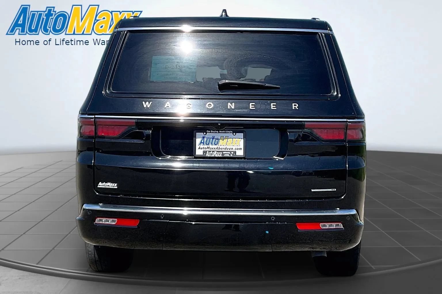 Used 2024 Jeep Wagoneer L Series II w/ Flexible Seating Group AWD/4WD image 7