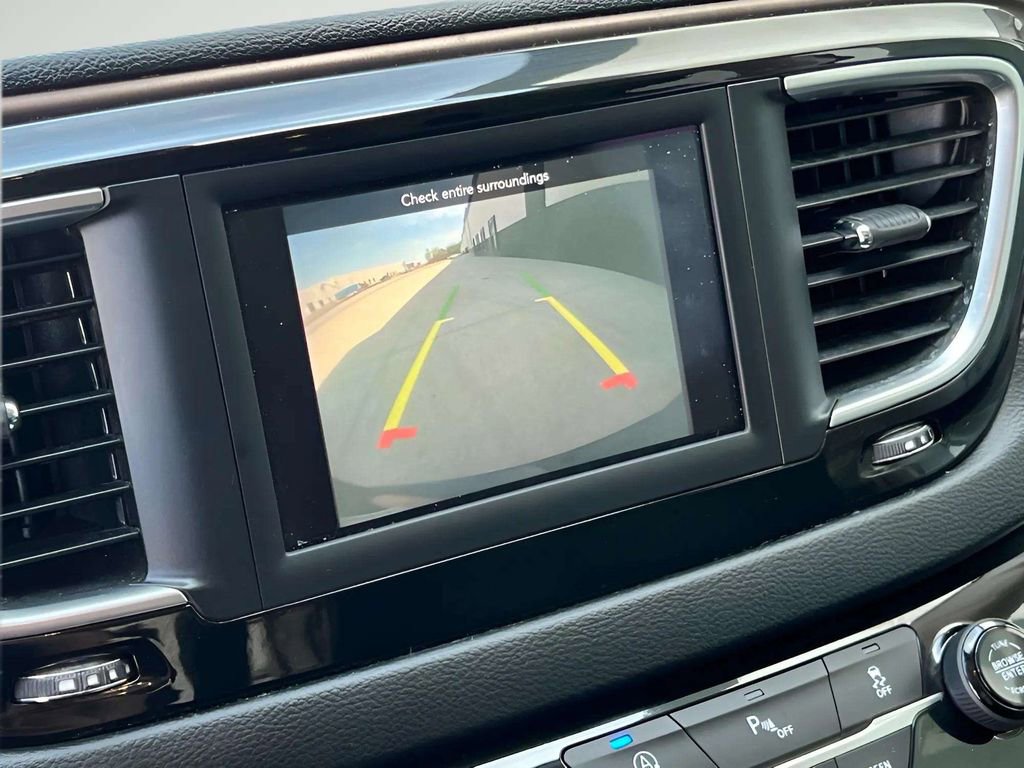 Used 2019 Chrysler Pacifica Touring-L FWD image 18