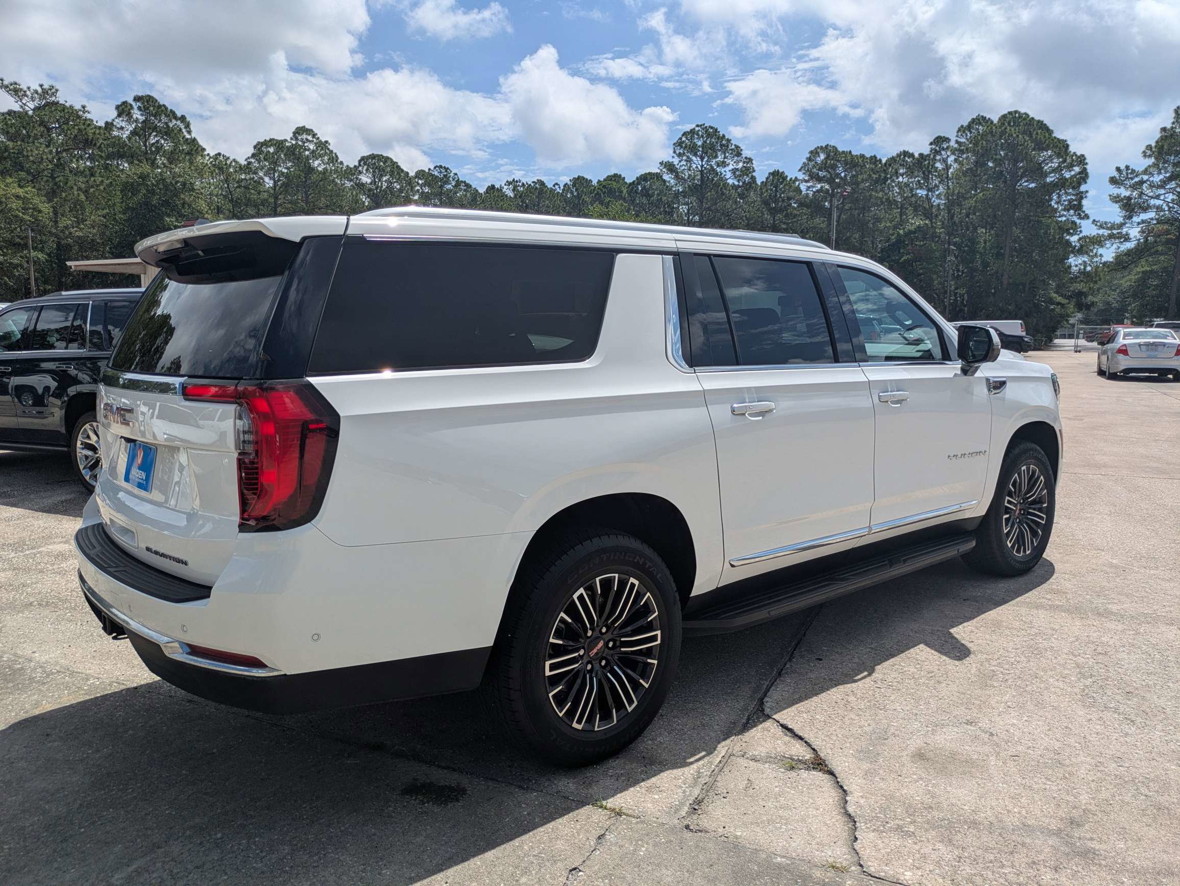 Used 2025 GMC Yukon XL Elevation AWD/4WD image 29