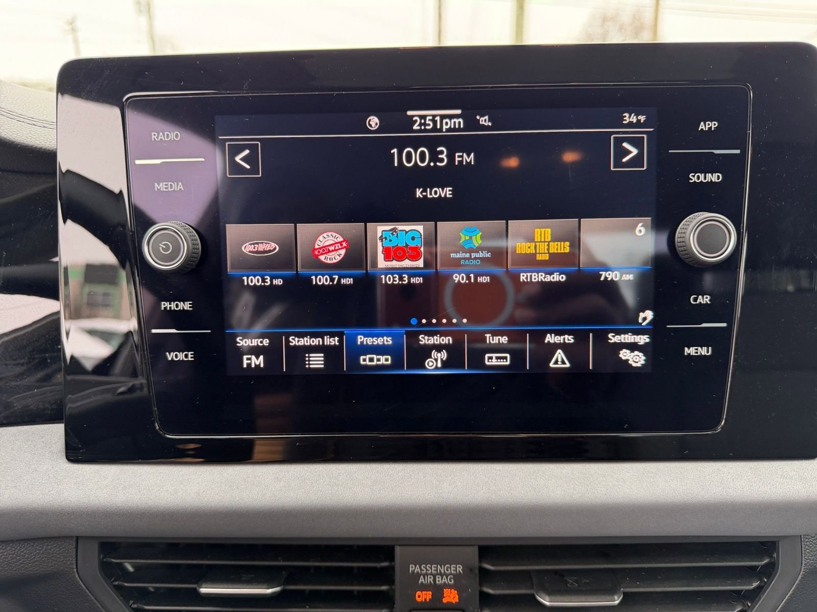 Used 2025 Volkswagen Jetta SE image 21