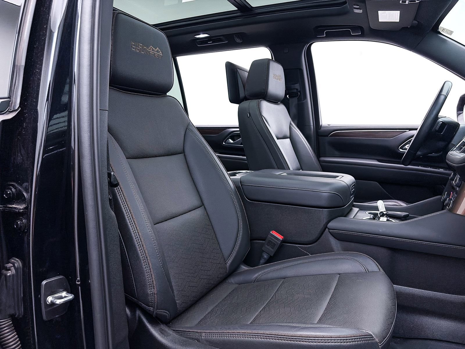 Used 2024 Chevrolet Suburban High Country AWD/4WD image 39