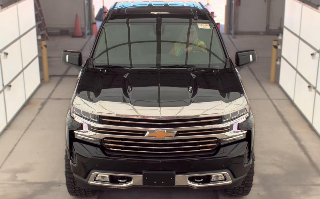 Used 2019 Chevrolet Silverado 1500 High Country w/ Safety Package II AWD/4WD image 2