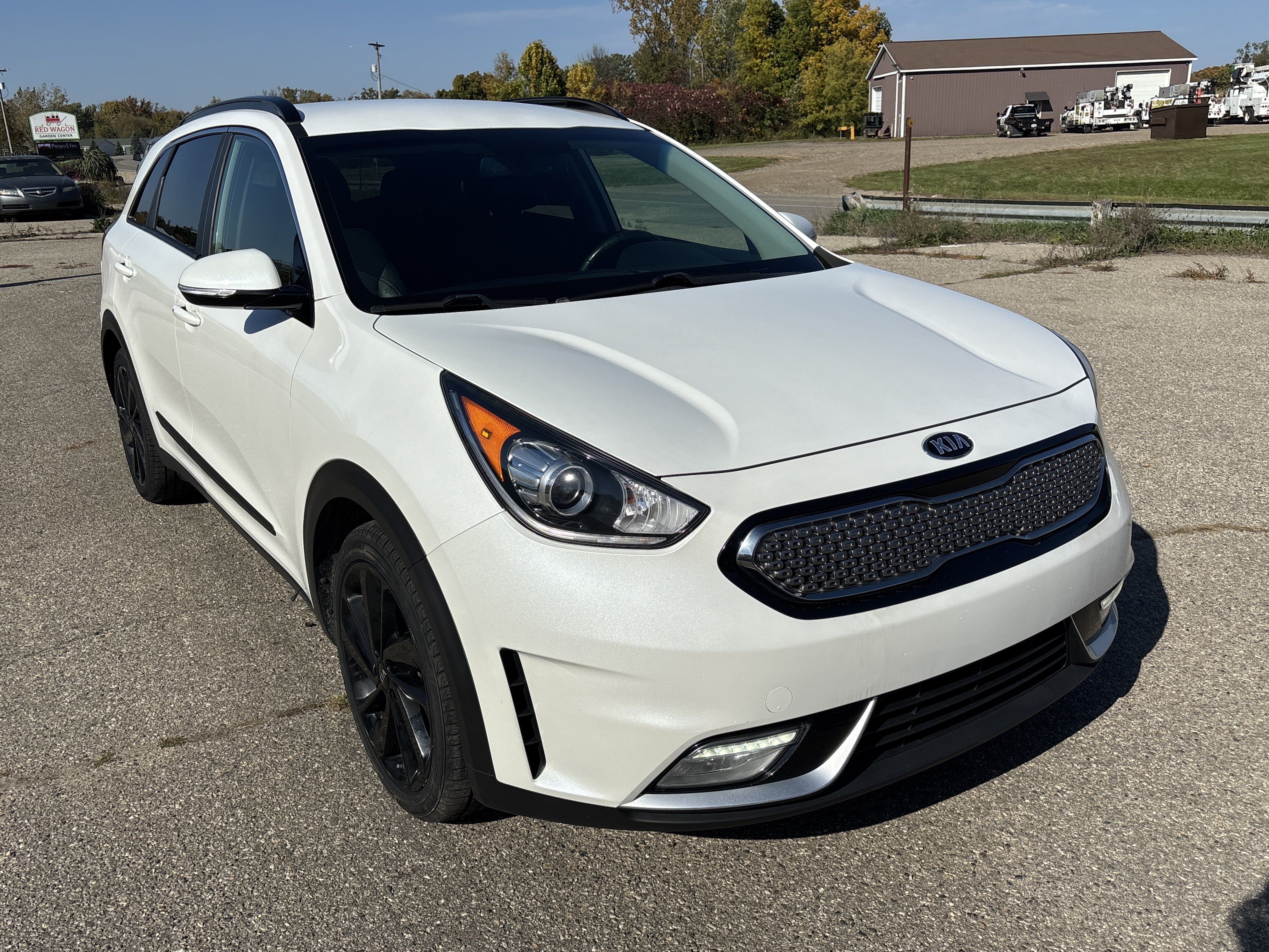 Used 2019 Kia Niro S Touring FWD image 1