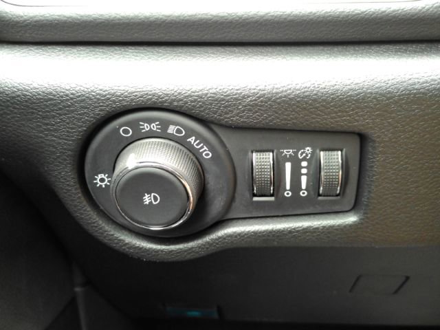 Used 2026 Chrysler Pacifica Select FWD image 40