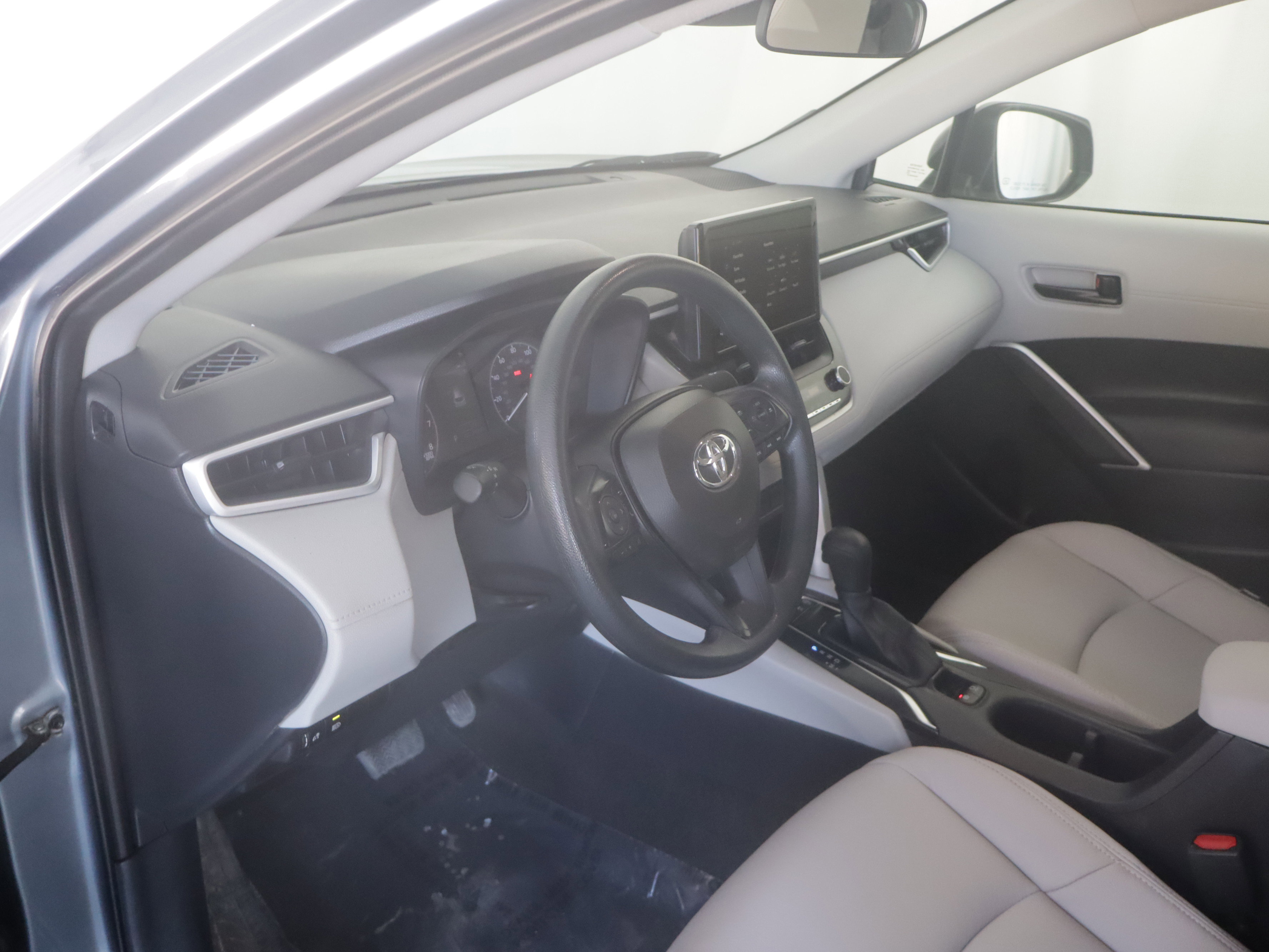 Used 2024 Toyota Corolla Cross L image 9